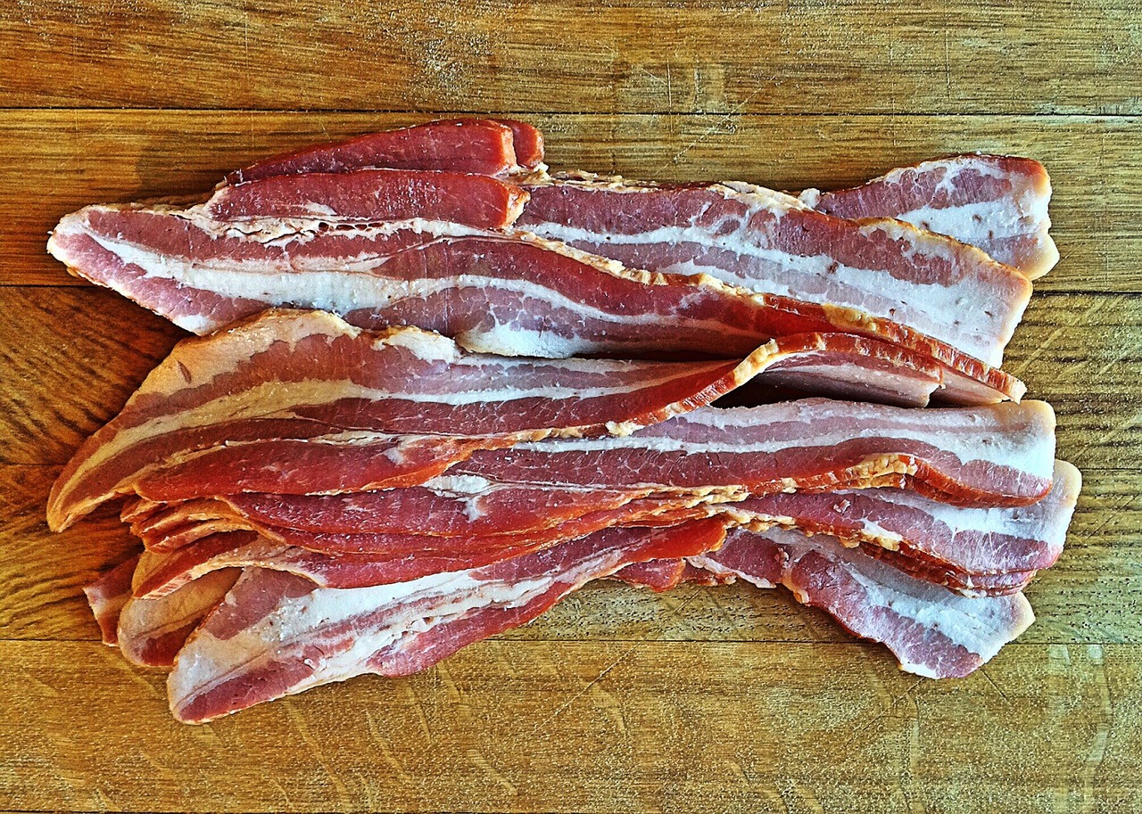 how many carbs in bacon